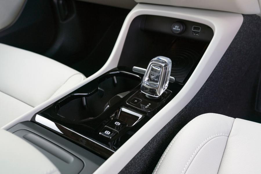 Детали интерьера Volvo XC40 D3 Inscription 2018 года  (UK) (фото 38 из 40)